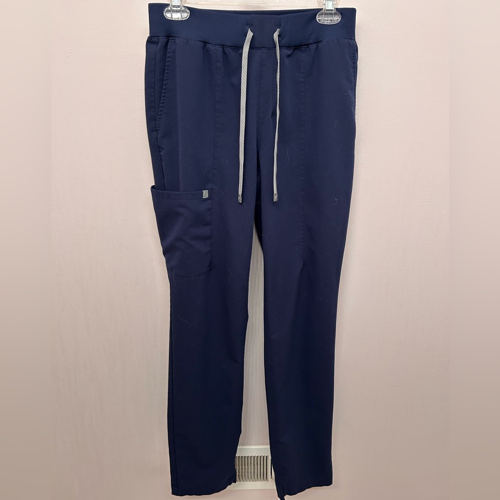 Fabletics Navy Scrub Set - Picture 3 of 12